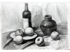 素描靜物范畫欣賞之畫5個蘋果+1個梨+1個酒瓶+1個陶罐+1個盤子